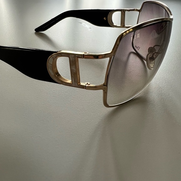 Authentic Dior sunglasses - Picture 5 of 9